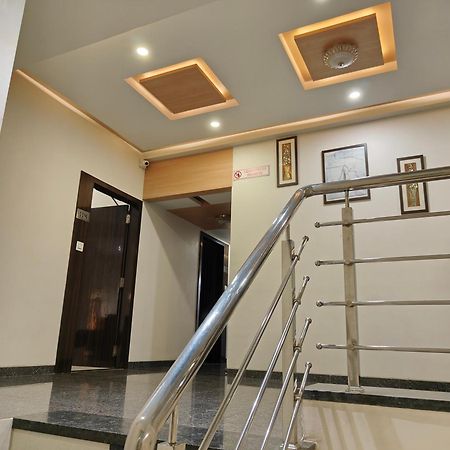 Hotel Sahyog & Rooms Szúrat Kültér fotó