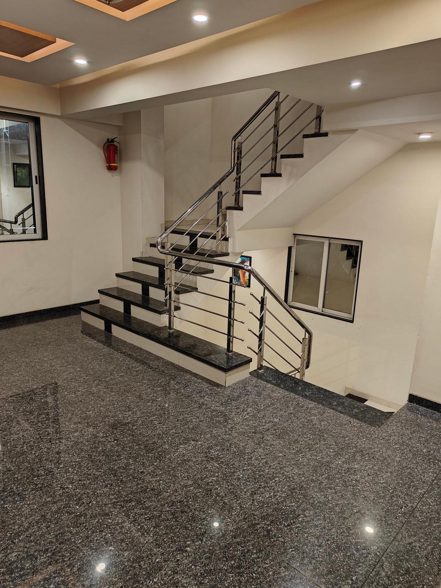 Hotel Sahyog & Rooms Szúrat Kültér fotó