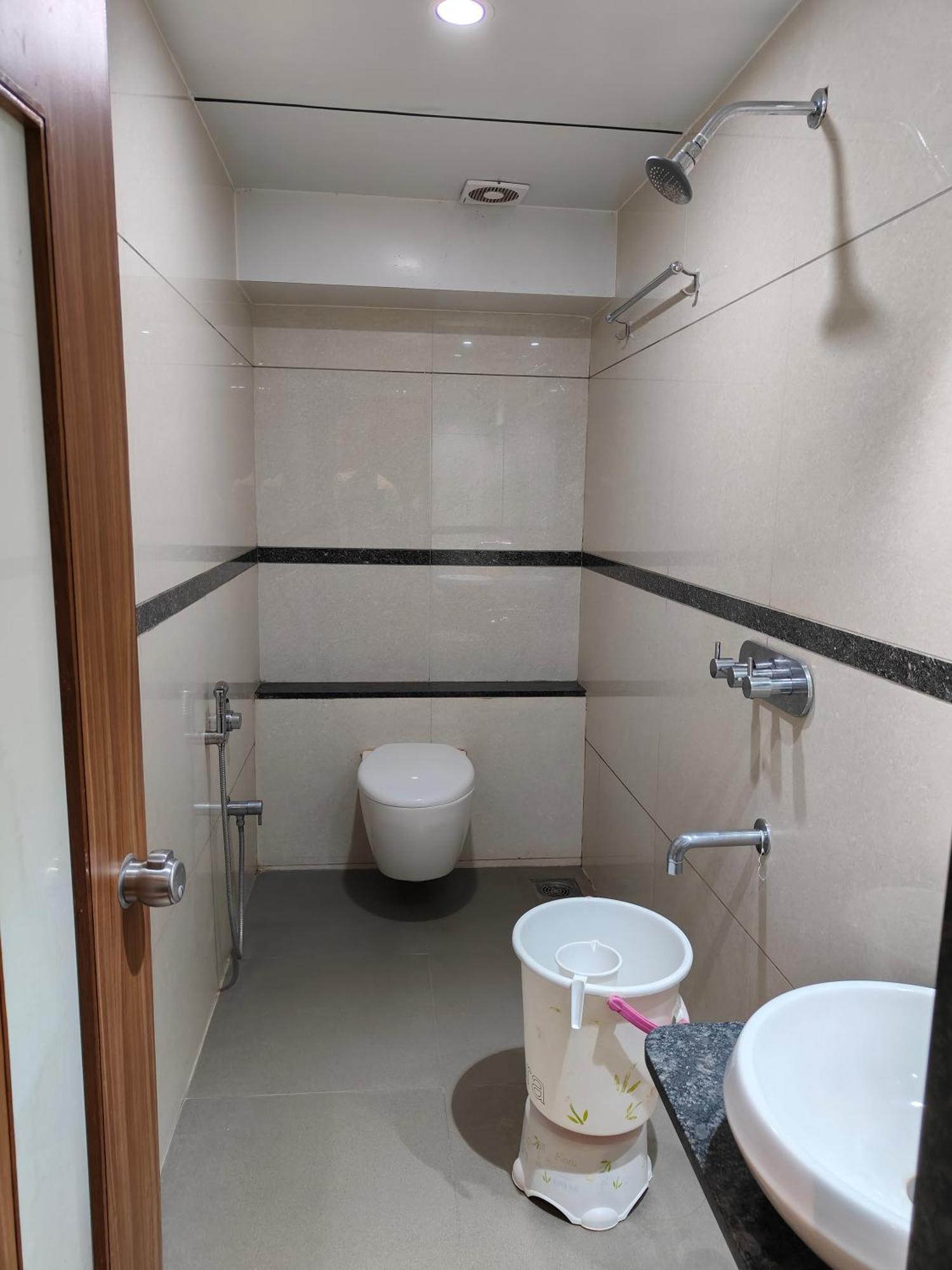 Hotel Sahyog & Rooms Szúrat Kültér fotó