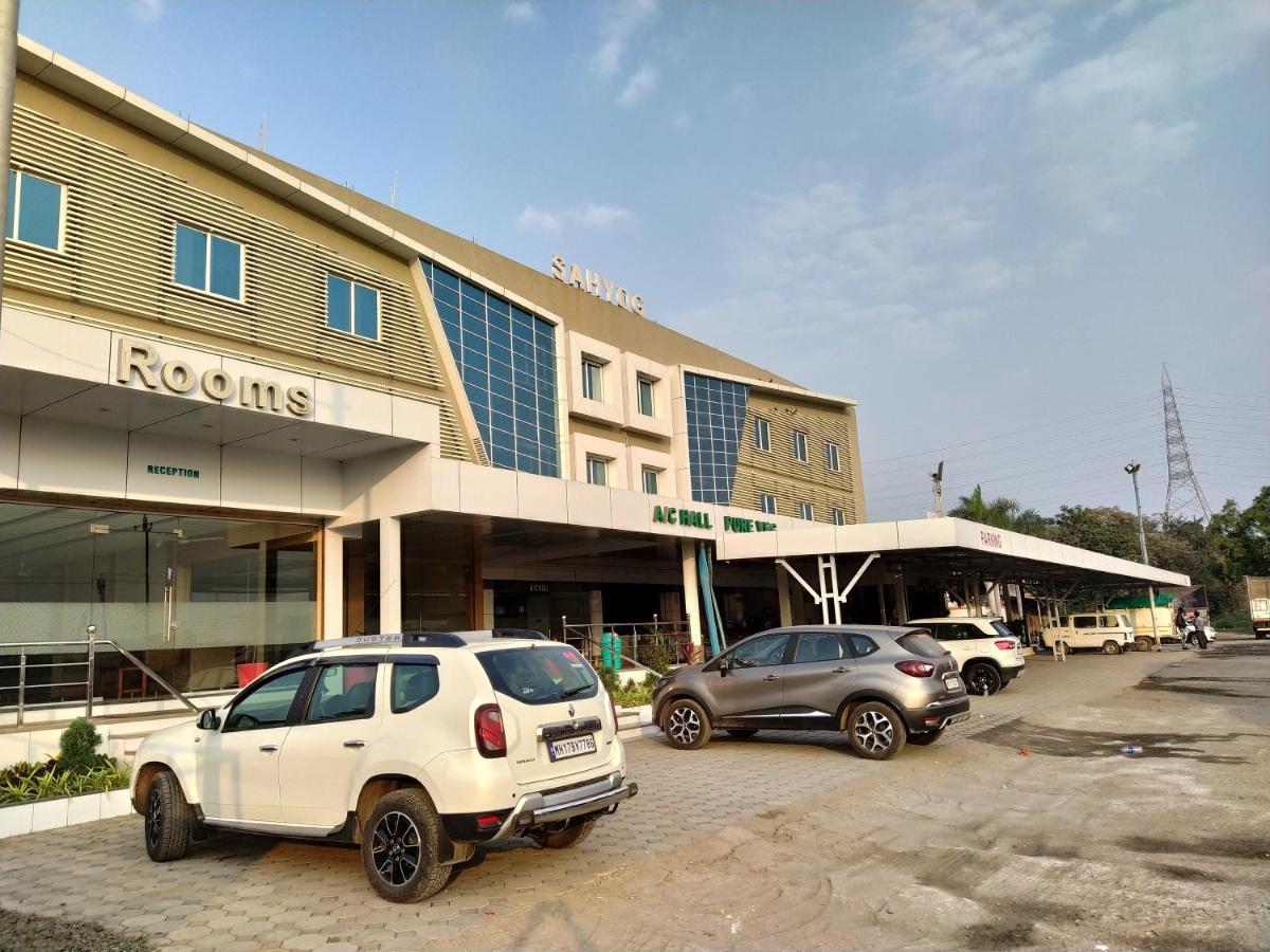 Hotel Sahyog & Rooms Szúrat Kültér fotó